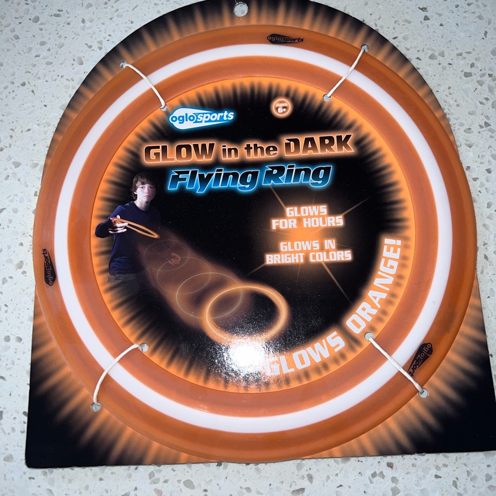 GLOWS IN DARK flying Ring Flyer OGLO toy Throw & Catch outdoor fun rare find NEW